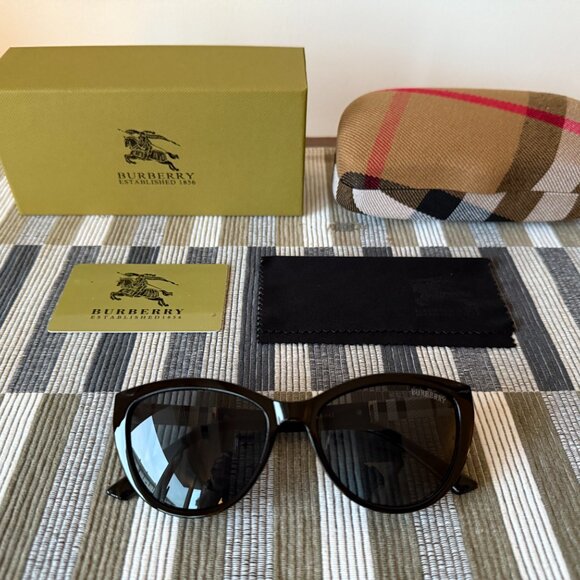 Burberry CatEye Sunglasses - Picture 4 of 4